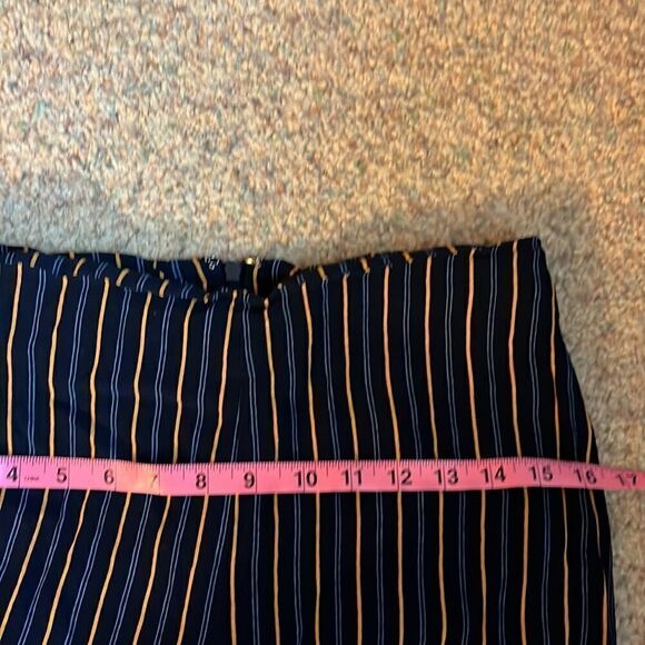 Lulus Navy Campbell Striped Cropped Pants. Size Medium - Picture 8 of 13